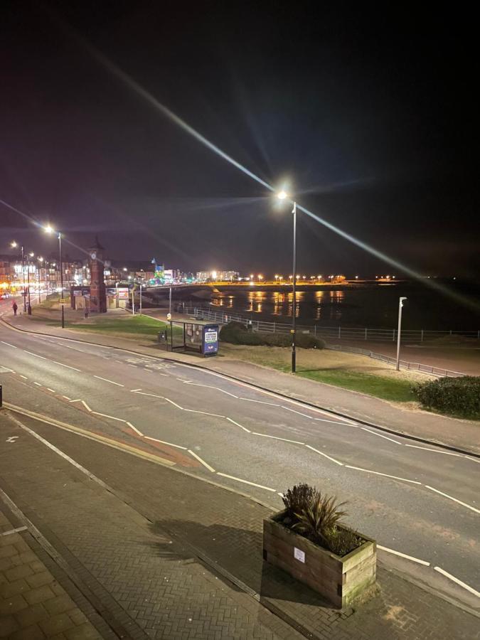 The Croston Balcony Apartment- Morecambe Central Promenade, Beach Front And Sea Views エクステリア 写真