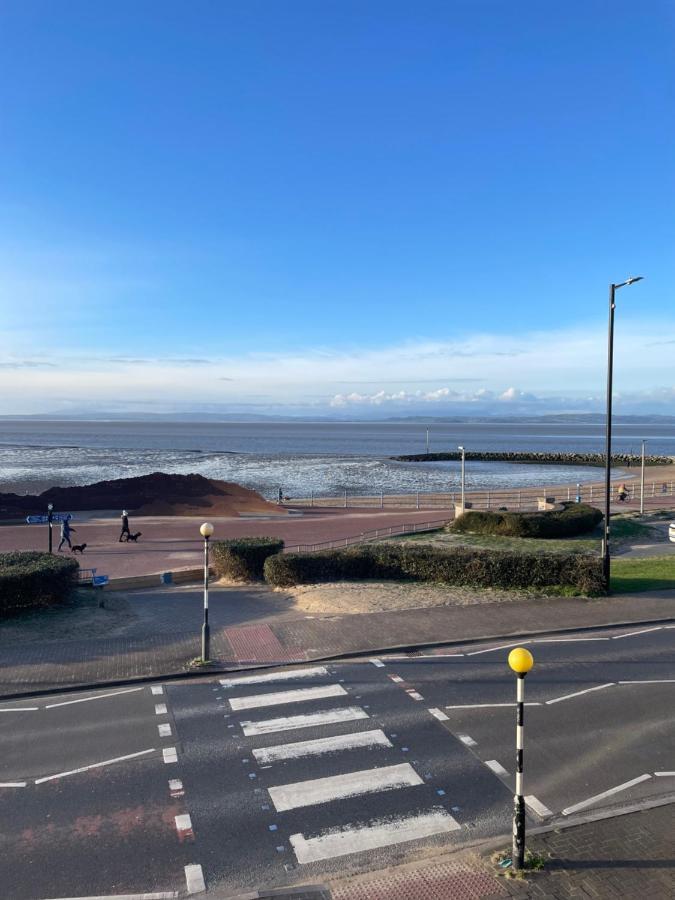 The Croston Balcony Apartment- Morecambe Central Promenade, Beach Front And Sea Views エクステリア 写真