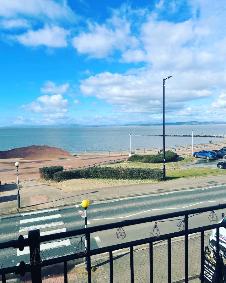 The Croston Balcony Apartment- Morecambe Central Promenade, Beach Front And Sea Views エクステリア 写真