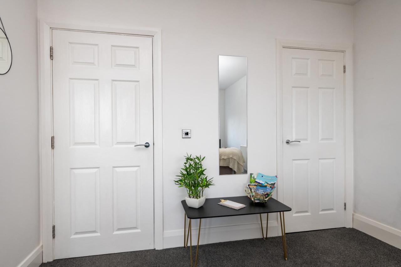The Croston Balcony Apartment- Morecambe Central Promenade, Beach Front And Sea Views エクステリア 写真