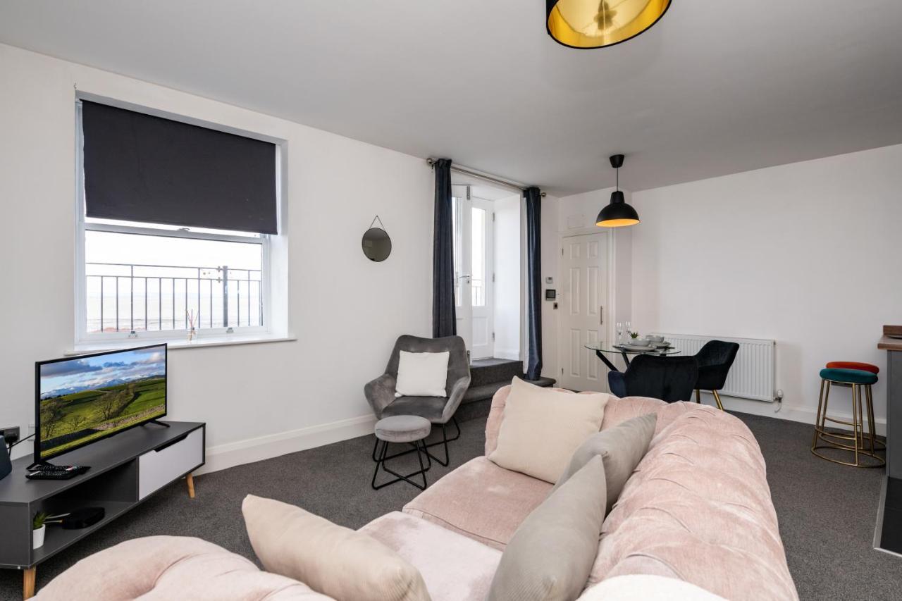 The Croston Balcony Apartment- Morecambe Central Promenade, Beach Front And Sea Views エクステリア 写真