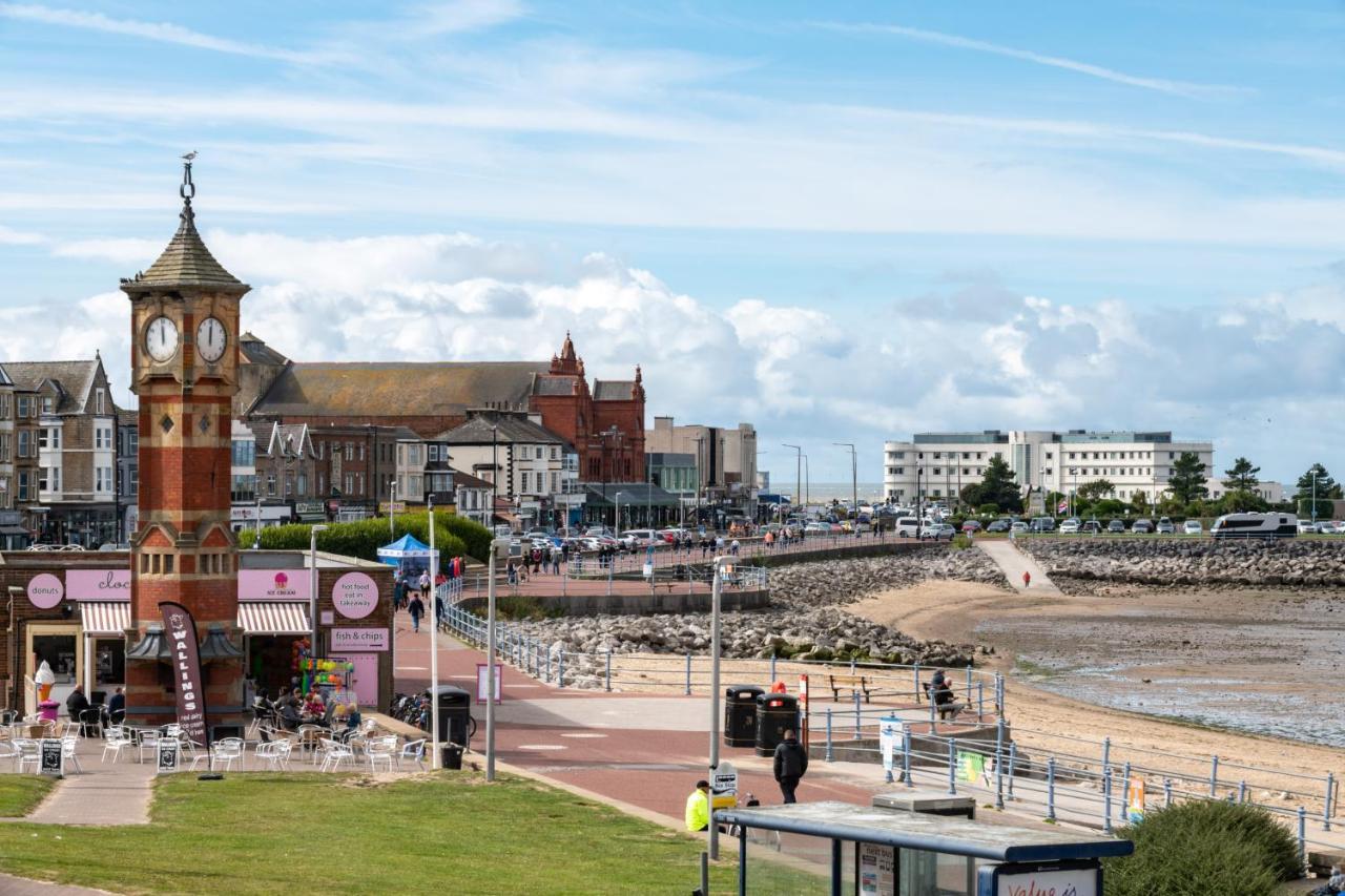 The Croston Balcony Apartment- Morecambe Central Promenade, Beach Front And Sea Views エクステリア 写真