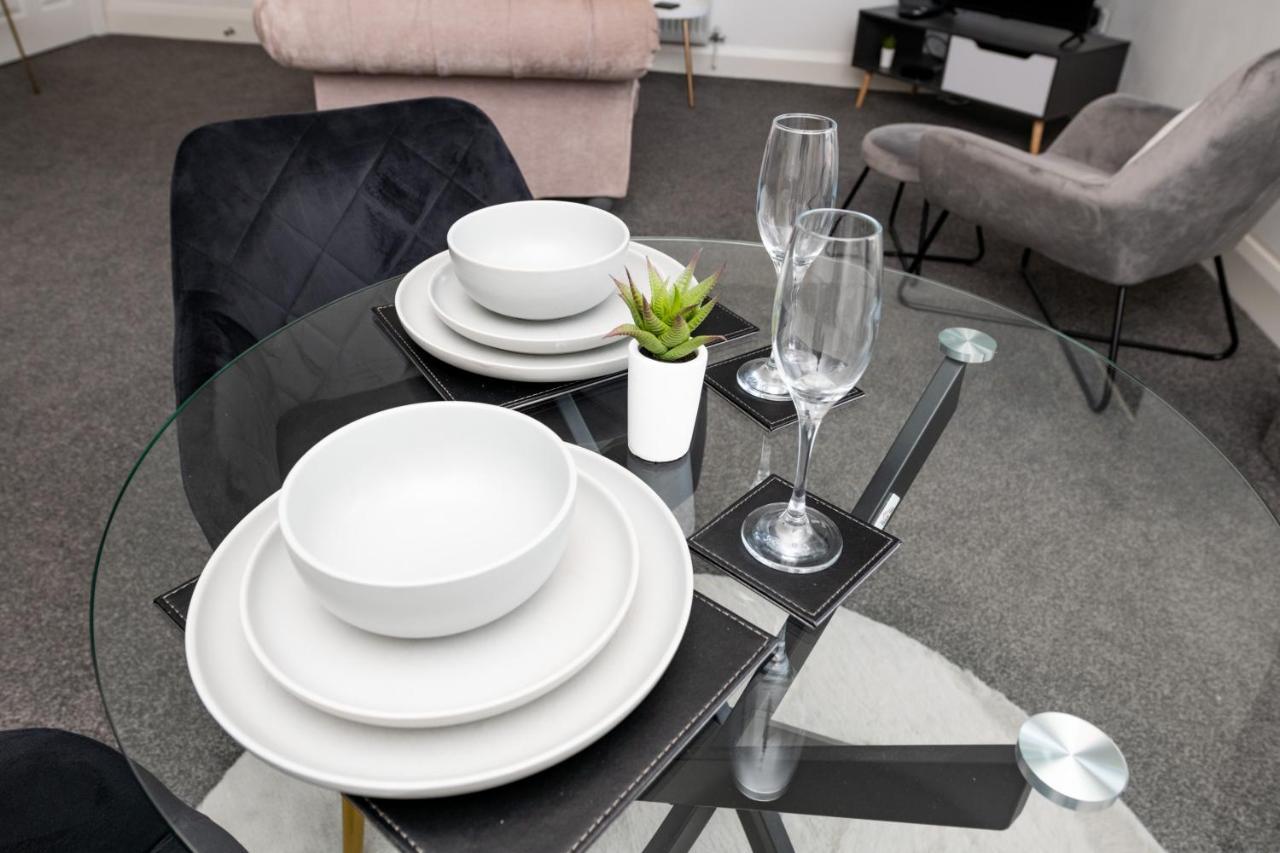 The Croston Balcony Apartment- Morecambe Central Promenade, Beach Front And Sea Views エクステリア 写真