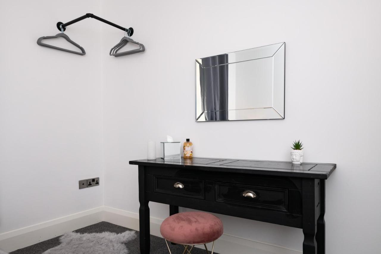 The Croston Balcony Apartment- Morecambe Central Promenade, Beach Front And Sea Views エクステリア 写真
